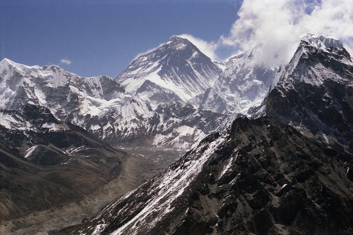 Gokyo 4 Nameless Fangs 6-2 Everest and Lhotse